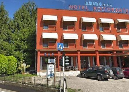 Aries Hotel เลซา ภายนอก รูปภาพ