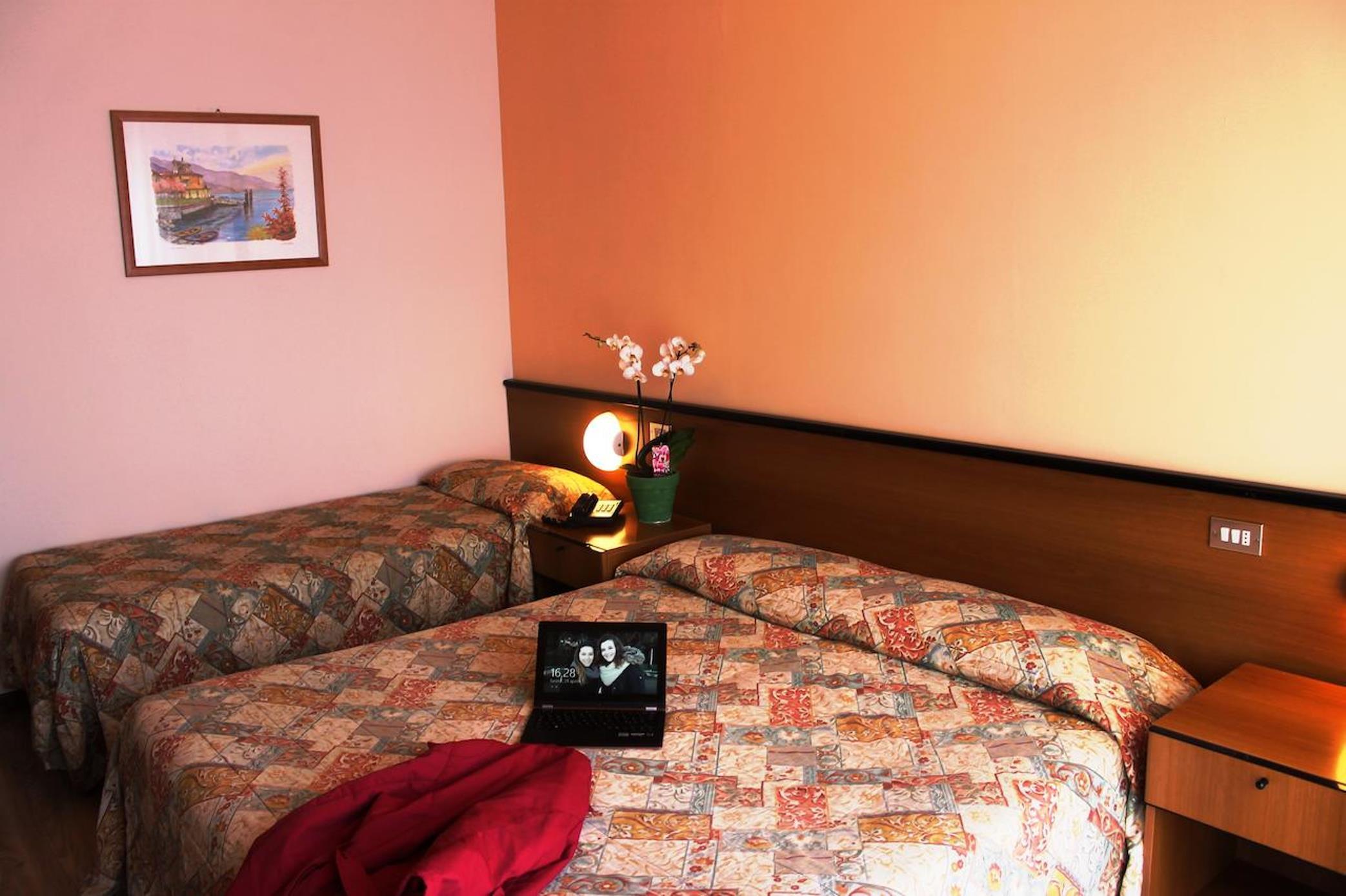 Aries Hotel เลซา ภายนอก รูปภาพ