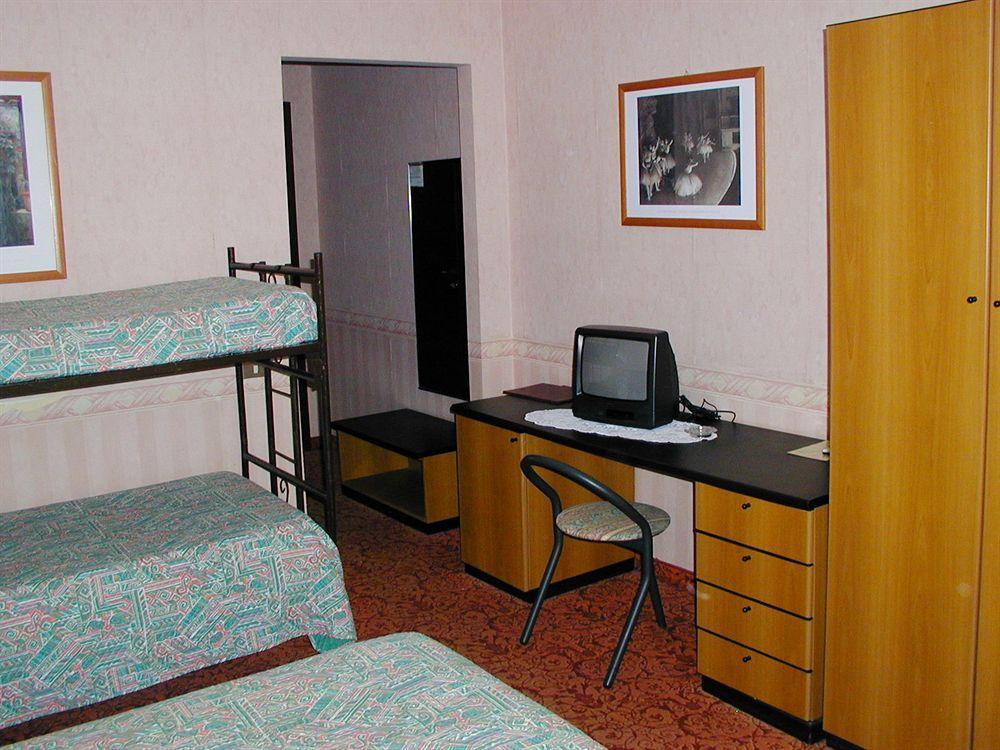 Aries Hotel เลซา ภายนอก รูปภาพ