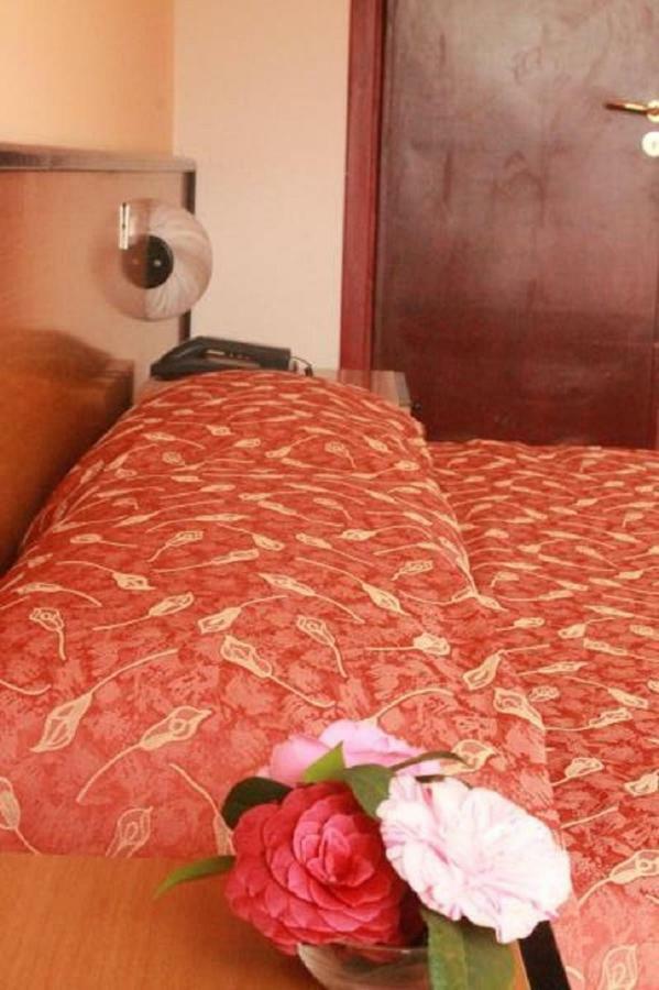 Aries Hotel เลซา ภายนอก รูปภาพ